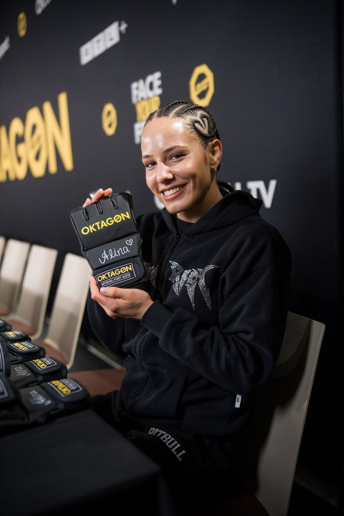 MMA GLOVE ALINA DALASLAN - OKTAGON MMA Store
