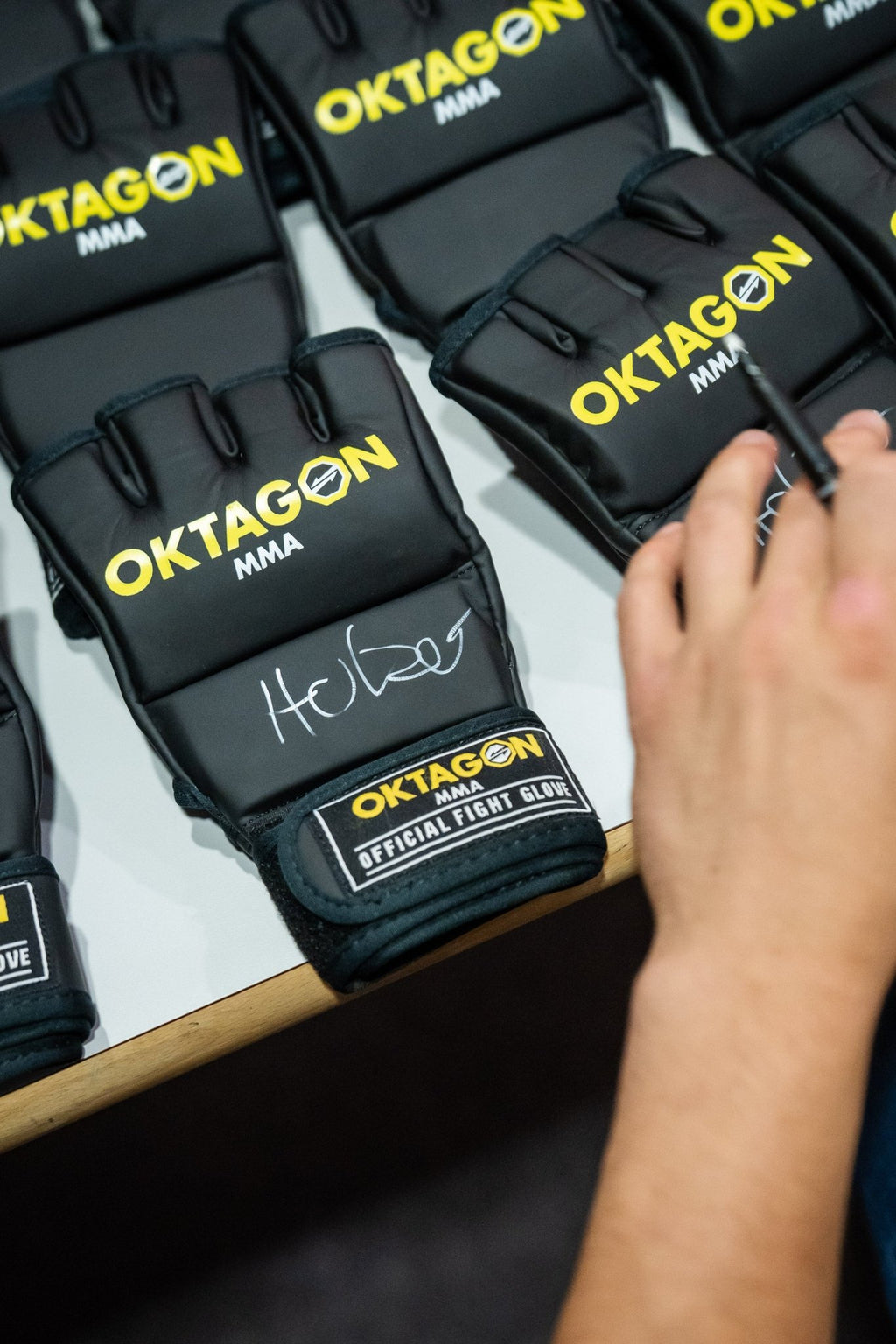 MMA GLOVE OKTAGON MAX HOLZER - OKTAGON MMA Store