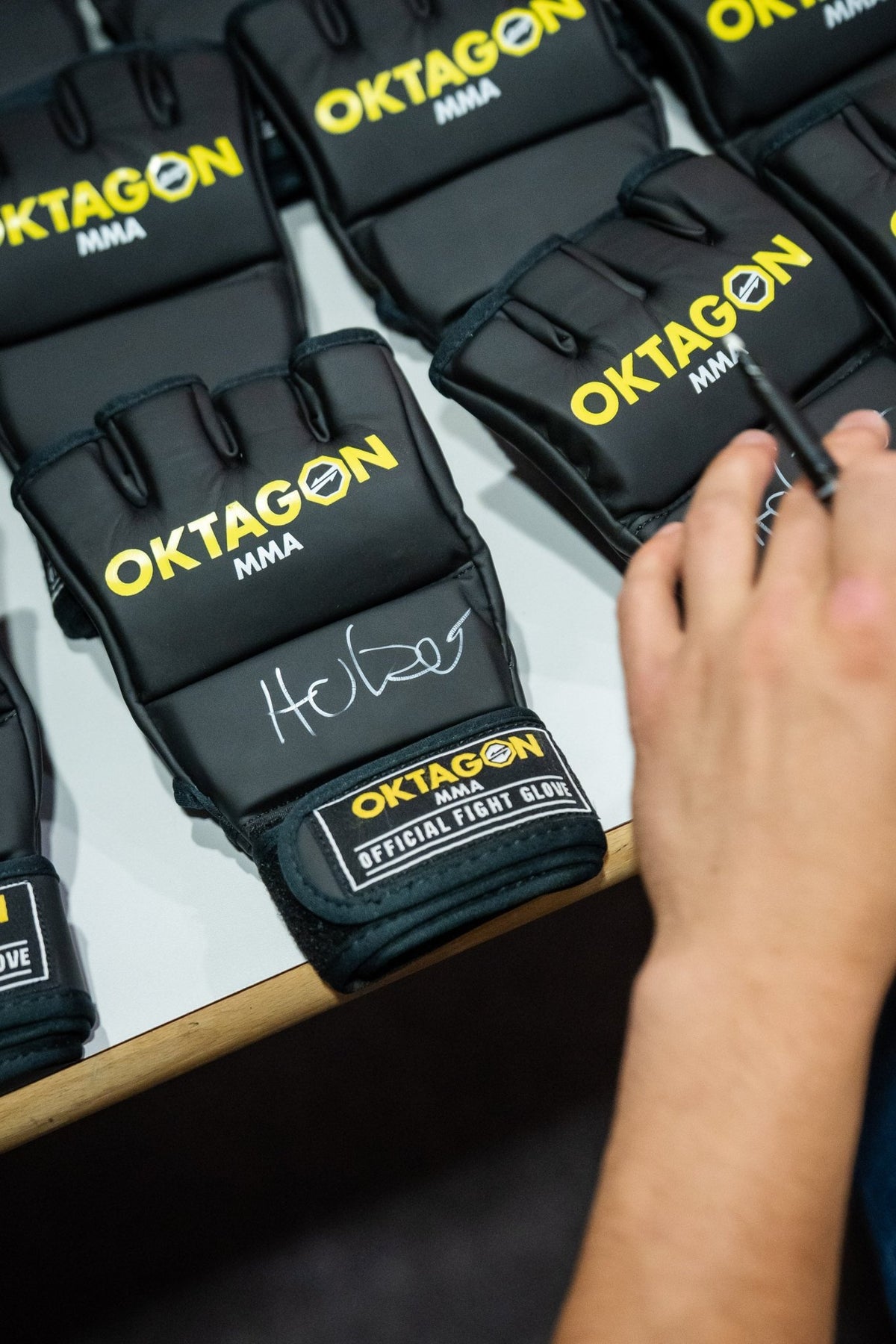 MMA GLOVE OKTAGON MAX HOLZER - OKTAGON MMA Store