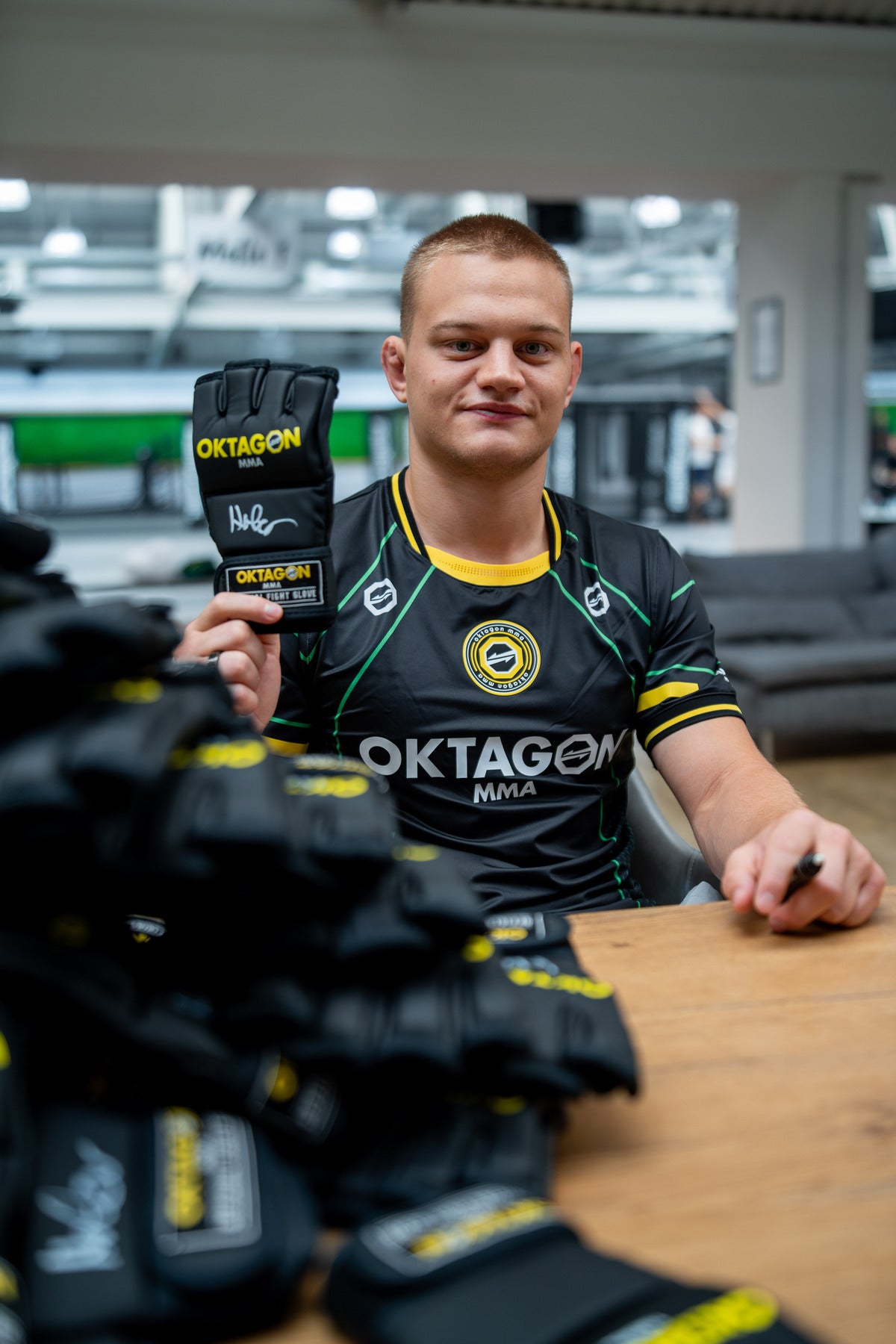 MMA GLOVE OKTAGON MAX HOLZER - OKTAGON MMA Store