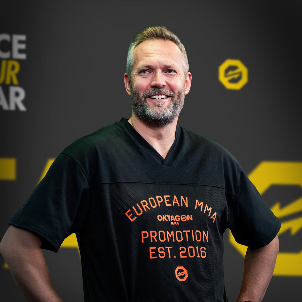 T - SHIRT OKTAGON V - NECK - MESH - OKTAGON MMA Store